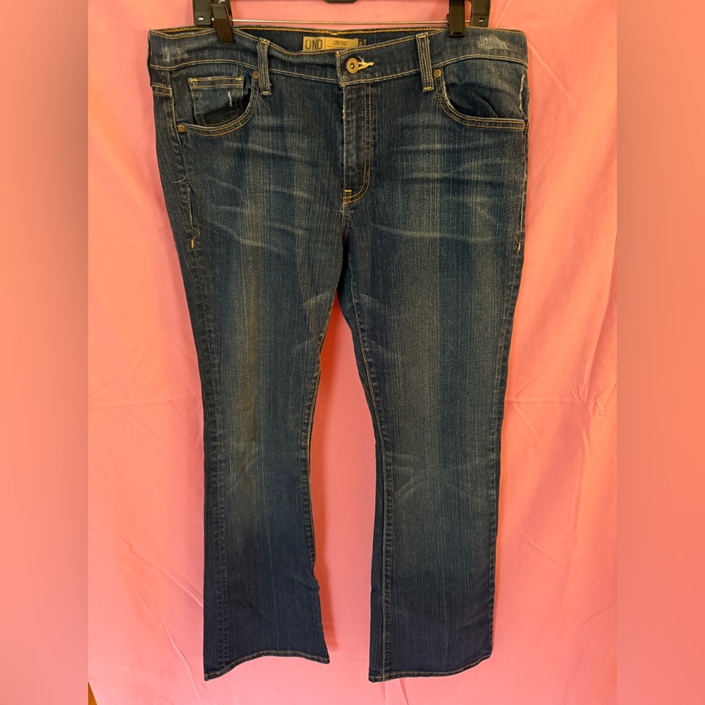 Low waist, boot cut, stretch jeans